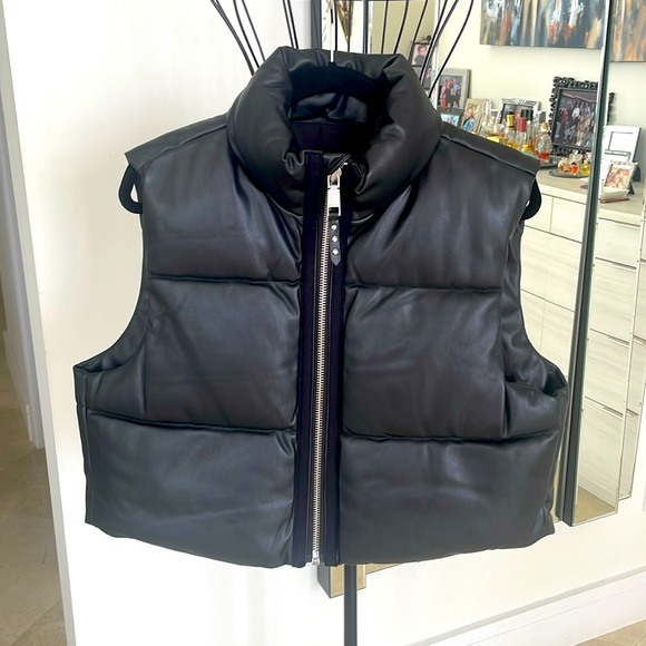 NWT REBECCA MINKOFF BLACK FAUX CROPPED PUFFER VEST - Picture 2 of 8